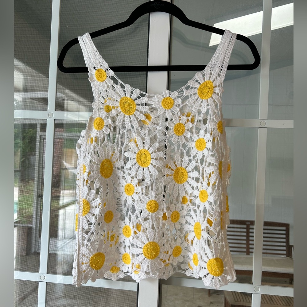 NWOT- altar’d state white yellow daisy crochet tank top. Size  xs.